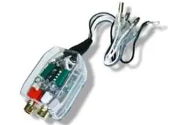 High low converter autoradio voor aansluiten speakers zonder versterker uitgang
